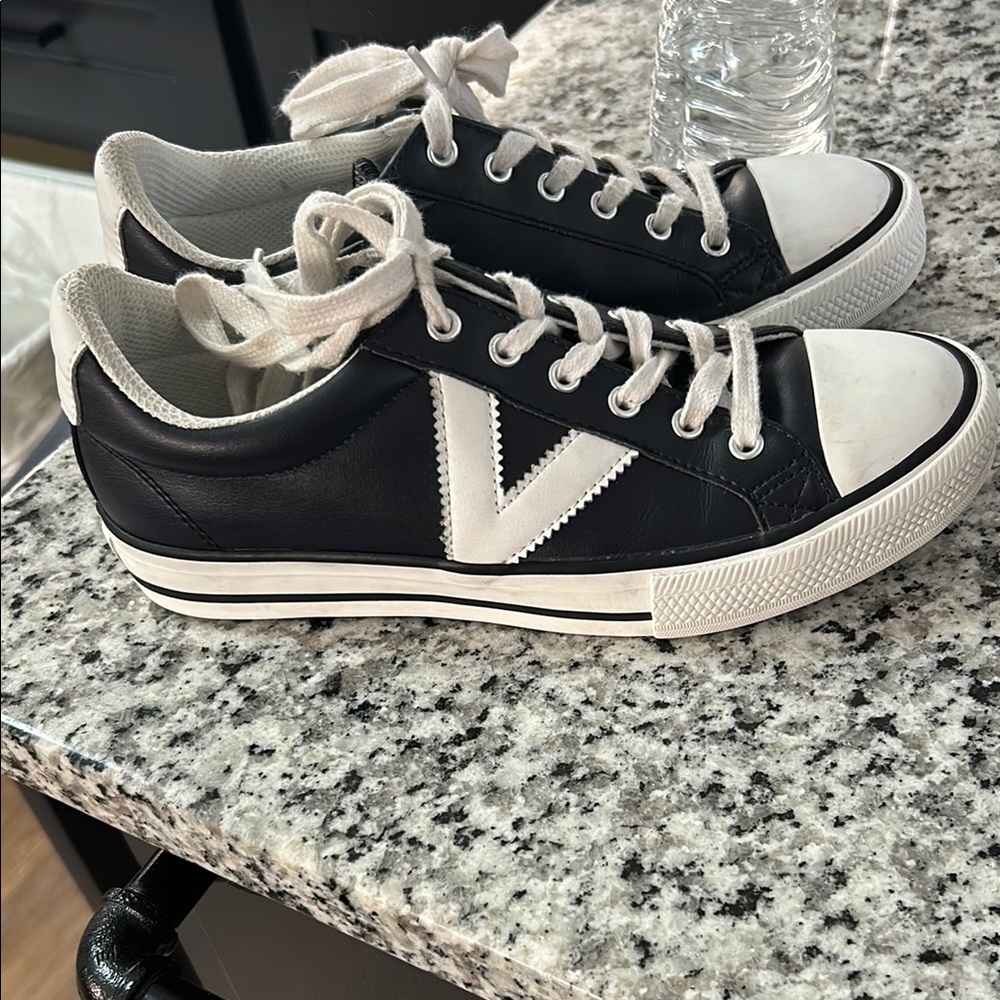 Victoria Tribu Leather Effect Low Trainer women’s Size 37